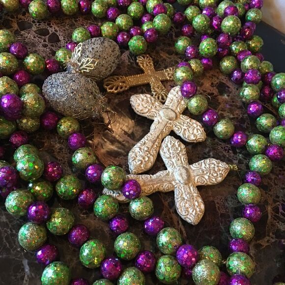 One 1 Eyelet Etched Golden Cross Ornament - decor! - Picture 11 of 15